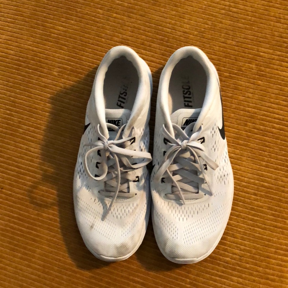 Nike fitsole running shoes